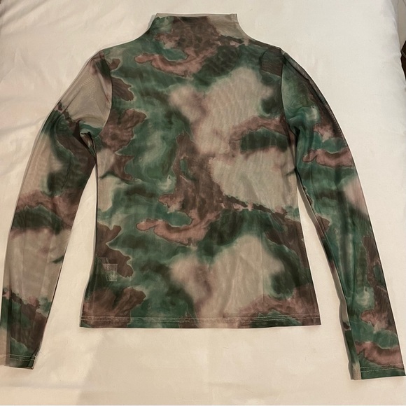 Green and White Mesh Fabric - Picture 3 of 3